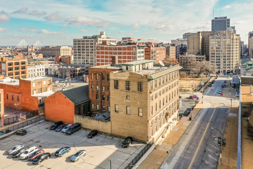 More Photos Of 1411 Locust St, Saint Louis Shelter For Sale