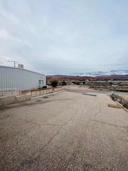 More Photos Of 590 N Main St, Leeds Manufacturing For Sale