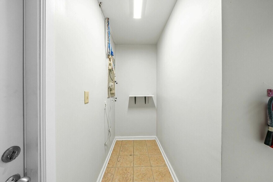 More Photos Of 460 Grace Ave, Panama City Office For Lease
