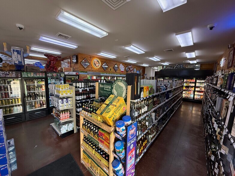 More Photos Of 205 Co Hwy YZ hwy, Dodgeville Freestanding For Sale