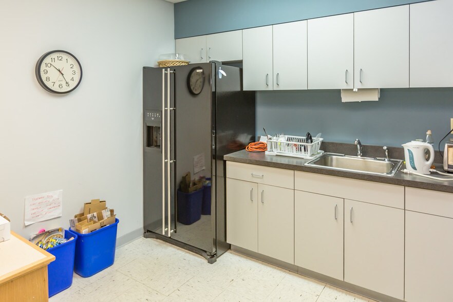 More Photos Of 100 Sylvan Pky, Amherst Medical For Lease