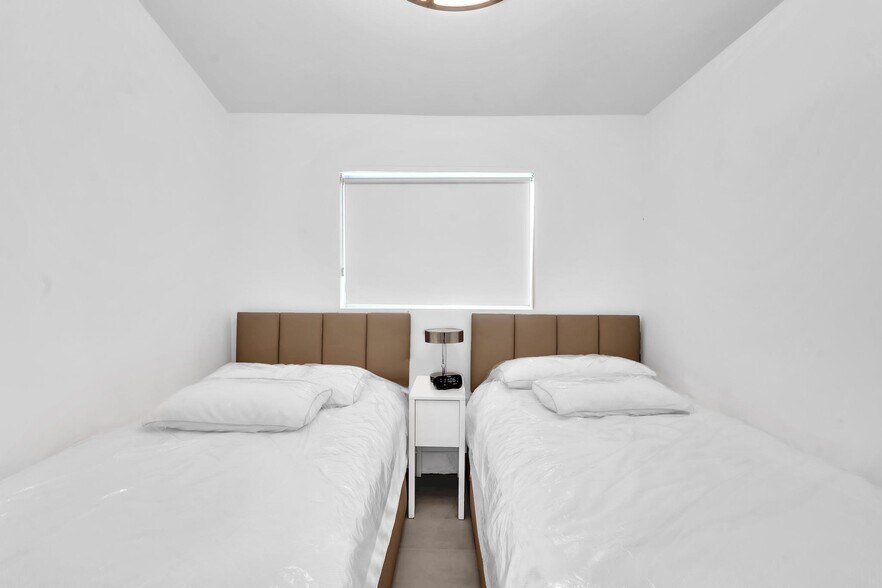 More Photos Of 836 W 40th St, Miami Beach Apartments For Sale