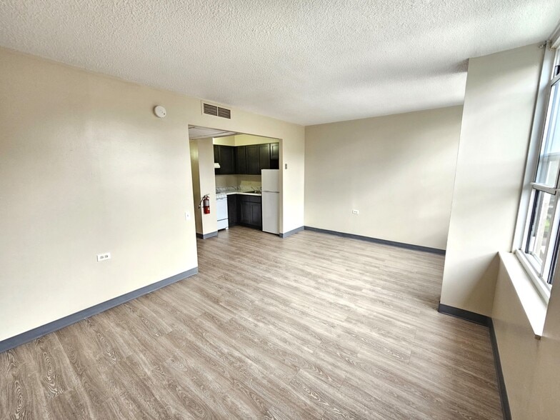 More Photos Of 489 W State St, Trenton Apartments For Lease
