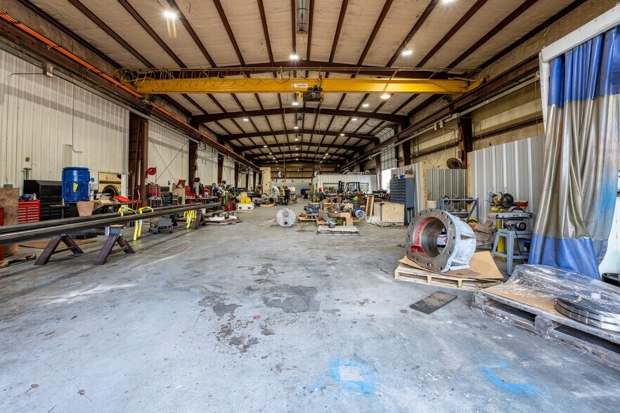 More Photos Of 901 W 13th St, Deer Park Warehouse For Lease