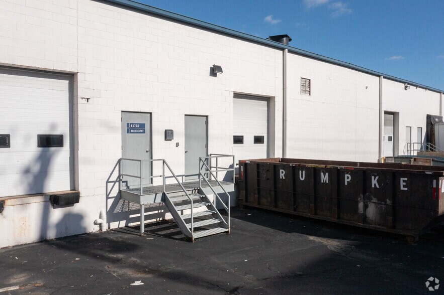 More Photos Of 11717-11725 Chesterdale Rd, Springdale Unknown For Lease