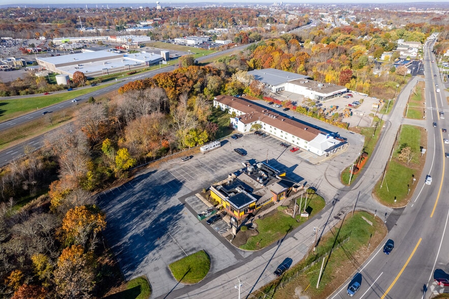 More Photos Of 821 Fall River Ave, Seekonk Restaurant For Sale