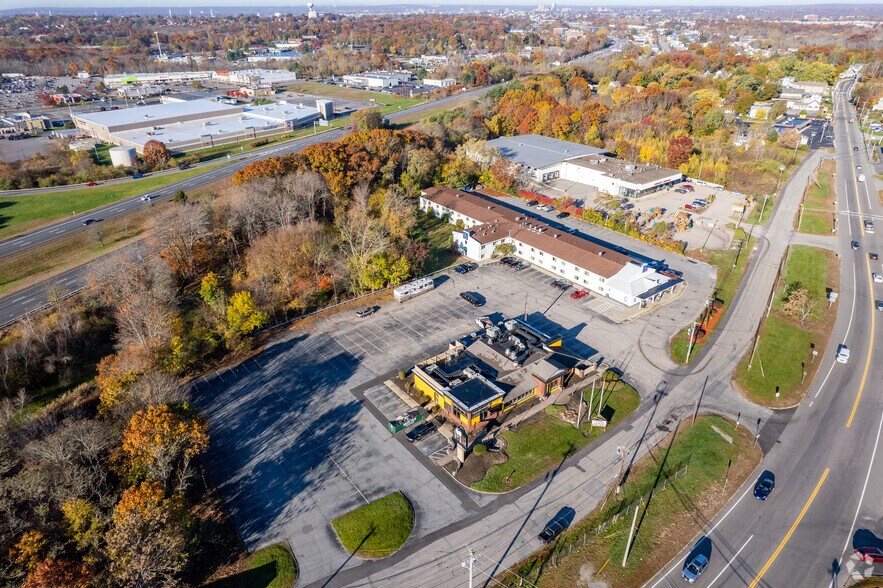 More Photos Of 821 Fall River Ave, Seekonk Restaurant For Sale