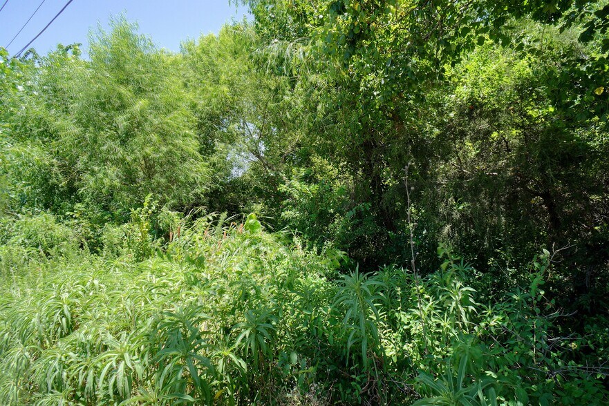 More Photos Of 1200 W Pioneer Pky, Grand Prairie Land For Sale