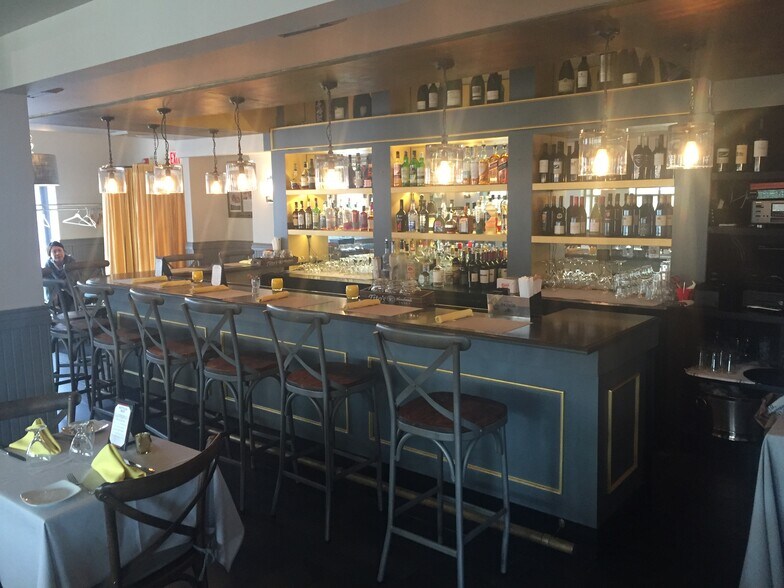 More Photos Of 203-223 E Putnam Ave, Cos Cob Restaurant For Lease