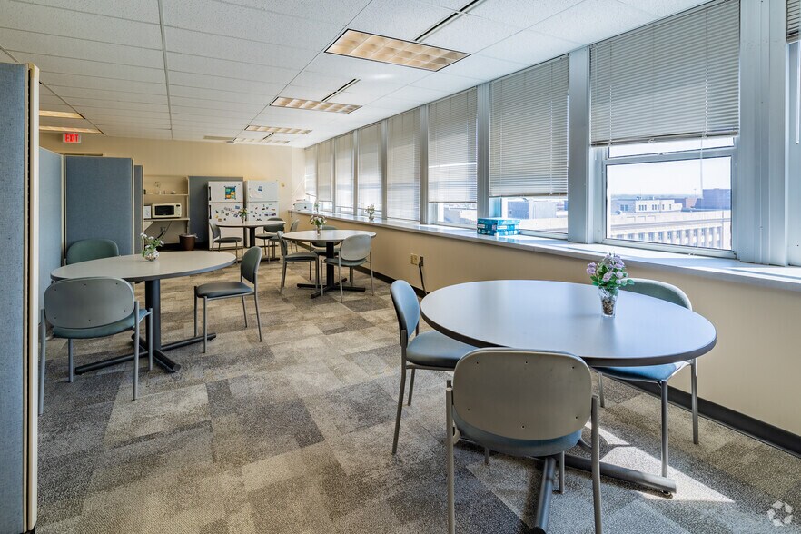 More Photos Of 503 S Kansas Ave, Topeka Office For Sale