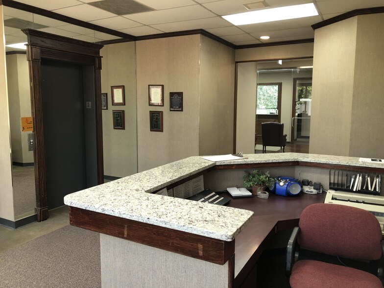 More Photos Of 894 N Germantown Pky, Cordova Office For Lease