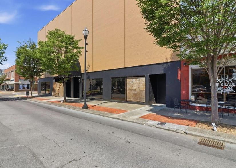 More Photos Of 300 Broad St, Kingsport General Retail For Sale