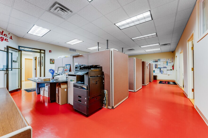 More Photos Of 2050 Winners Dr, Fairmont Auto Repair For Sale