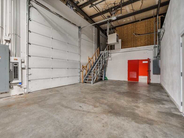 More Photos Of 11367 E 61st St, Broken Arrow Manufacturing For Lease