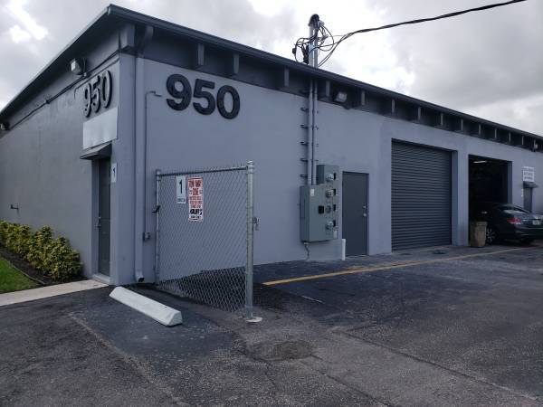 Primary Photo Of 950 Old Dixie Hwy, Lake Park Warehouse For Lease