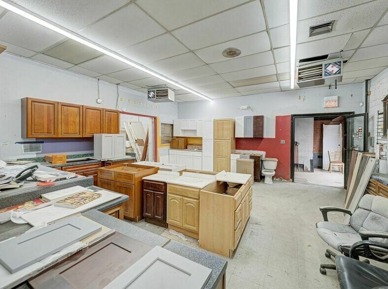 More Photos Of 300-306 W 1st Ave, Roselle Warehouse For Sale