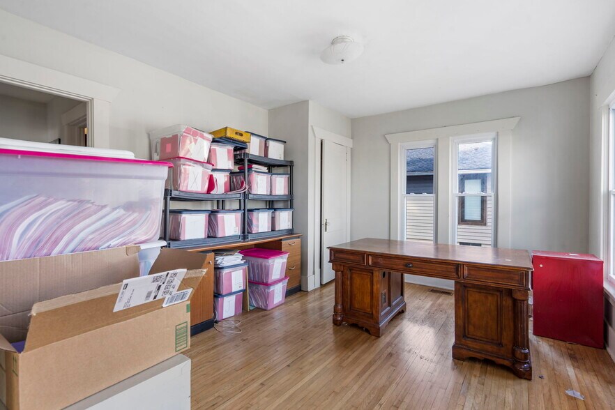 More Photos Of 1658 Saint Louis St, Springfield Office For Lease