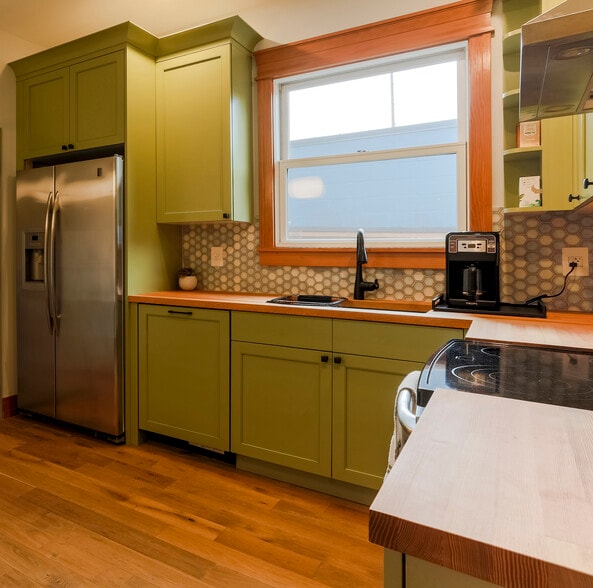 More Photos Of 625 NW 45th St, Seattle Office For Lease