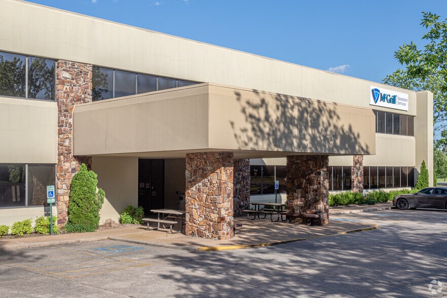 More Photos Of 1500 Riverfront Dr, Little Rock Office For Sale