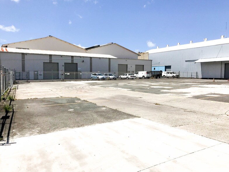 More Photos Of 938 Kohou St, Honolulu Warehouse For Lease