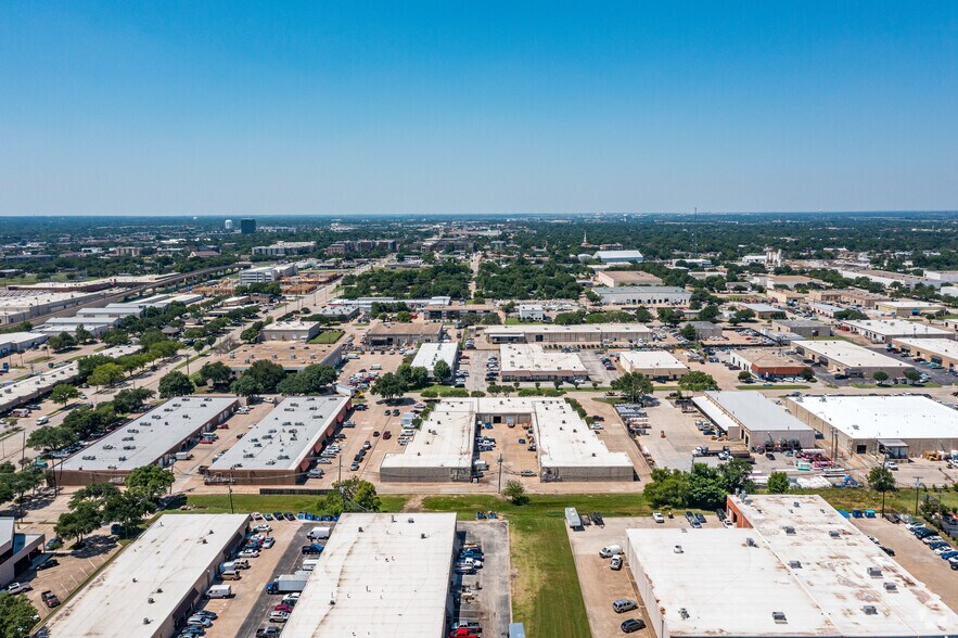 More Photos Of 1108-1110 Summit Ave, Plano Flex For Sale