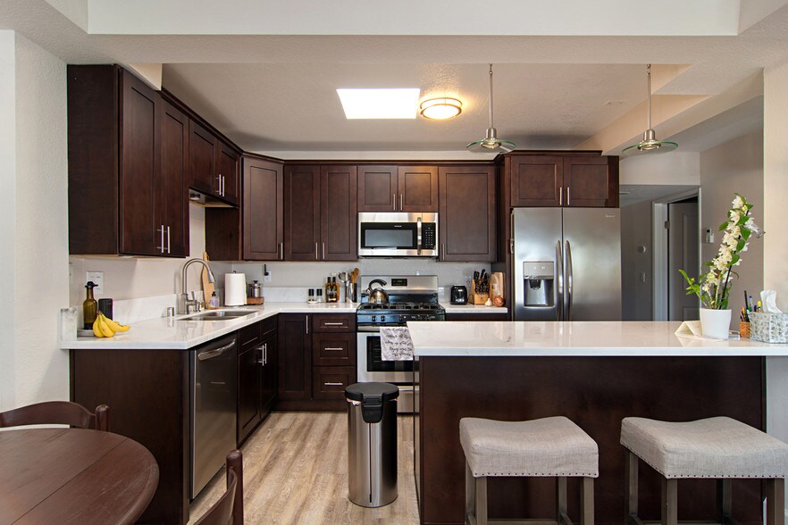 More Photos Of 5685-5693 La Jolla Blvd, La Jolla Apartments For Lease