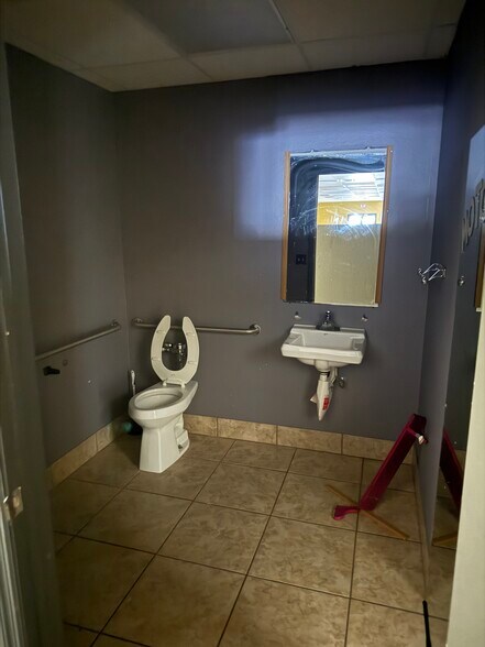 More Photos Of 3527 Tamiami Trl, Port Charlotte Freestanding For Sale