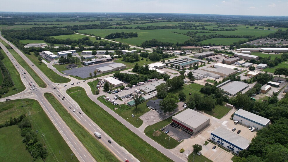 More Photos Of 1600 SW Market St, Lee's Summit Office For Sale