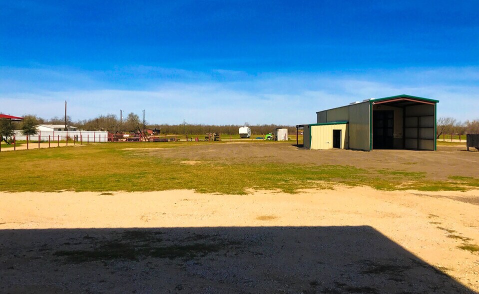 More Photos Of 4515 Smith Rd, Von Ormy Truck Terminal For Lease