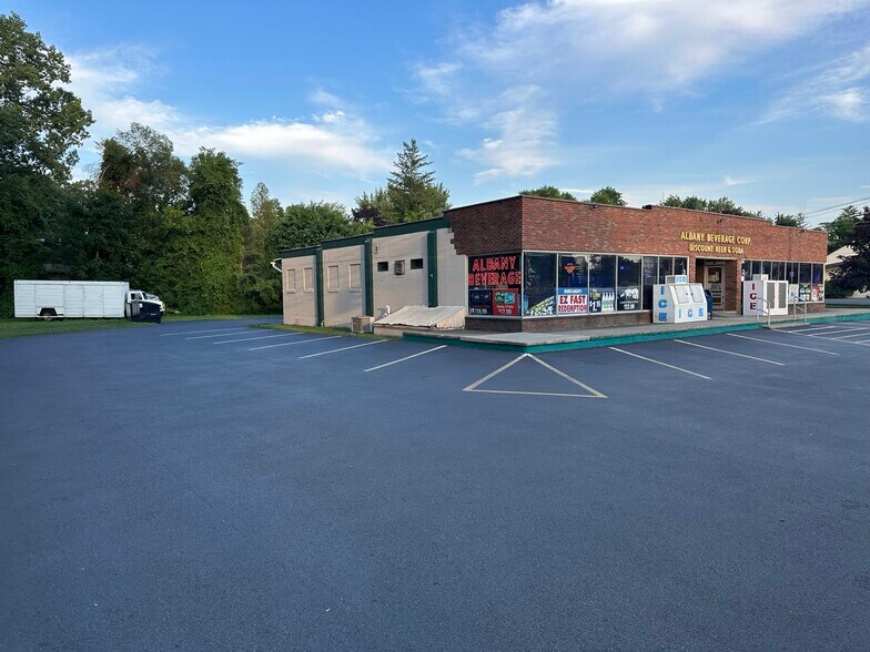 More Photos Of 3899 Carman Rd, Schenectady Freestanding For Sale