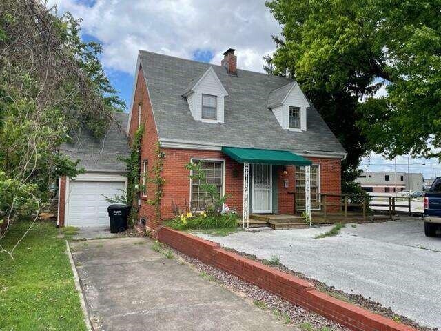 Primary Photo Of 1737 E Walnut St, Springfield Office Residential For Sale