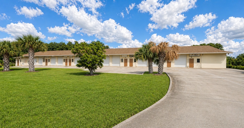 More Photos Of 1401-1421 SW Biltmore St, Port Saint Lucie Light Distribution For Lease