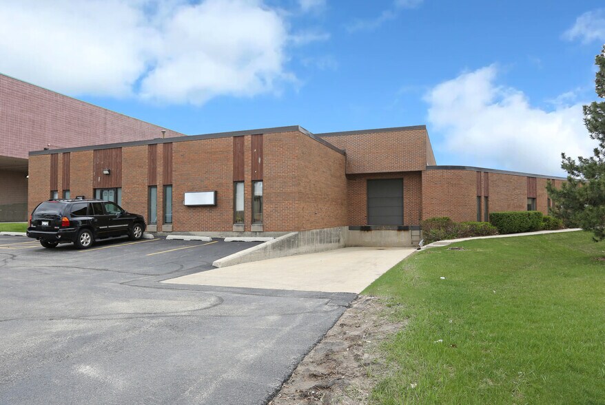 Primary Photo Of 2900 Downers Dr, Downers Grove Warehouse For Lease