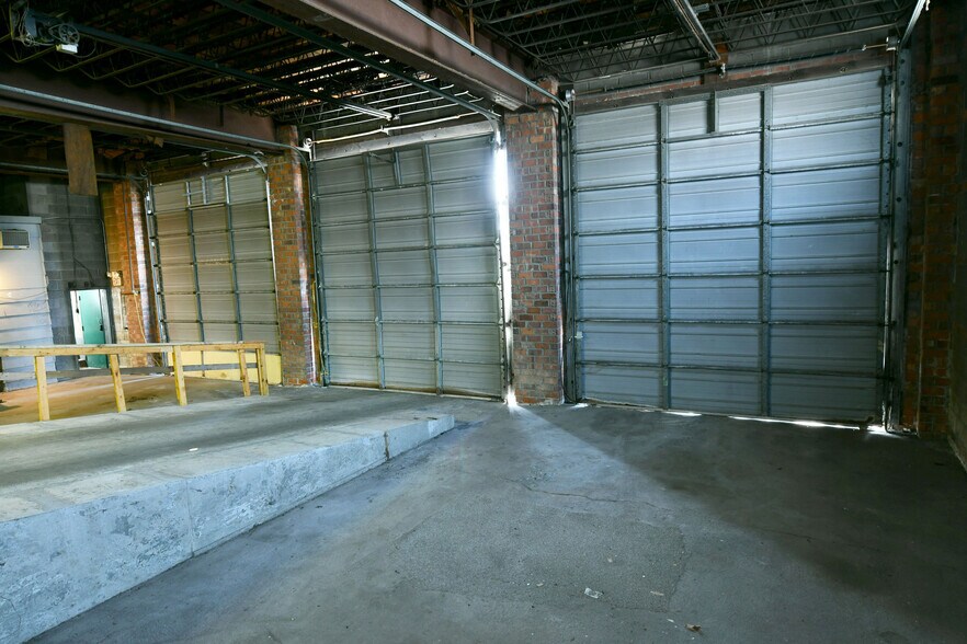 More Photos Of 944 W Rayen Ave, Youngstown Industrial For Sale