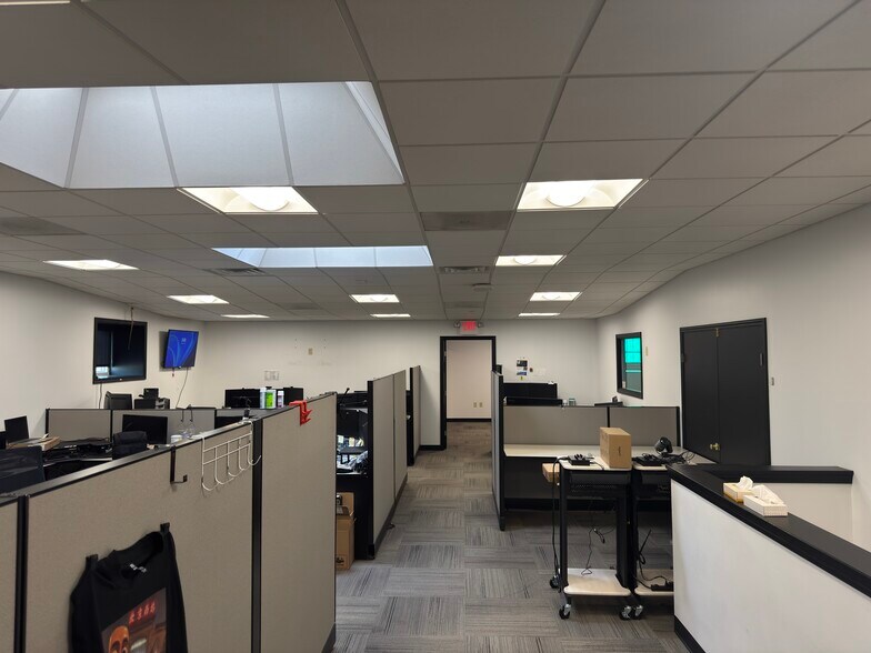 More Photos Of 2445A Old Philadelphia Pike, Lancaster Flex For Lease