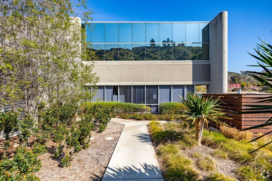 More Photos Of 3870 Murphy Canyon Rd, San Diego Unknown For Lease