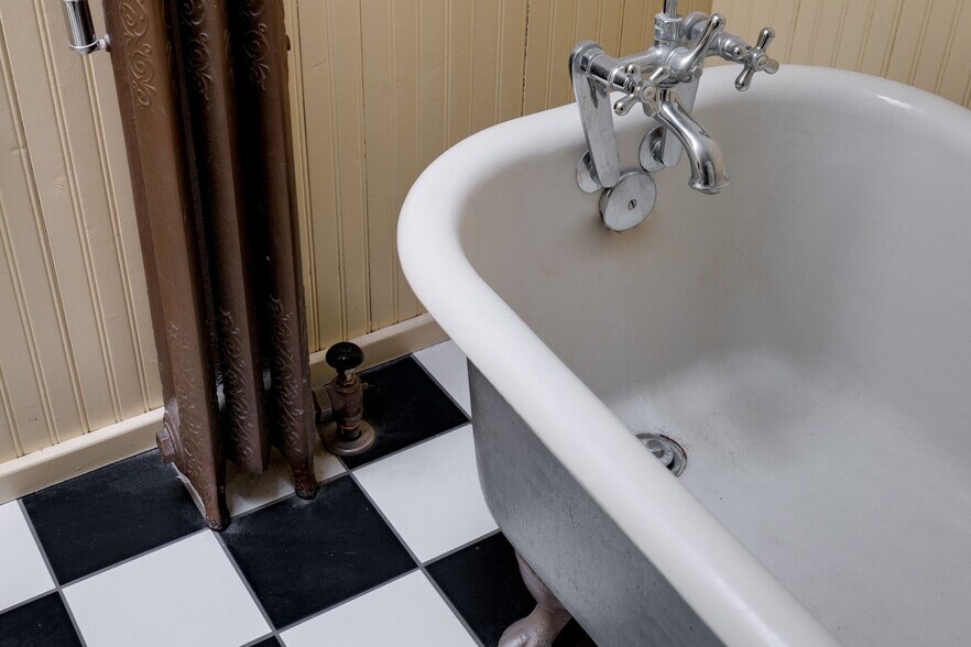 More Photos Of 606 Meredith Rd NE, Calgary Restaurant For Sale