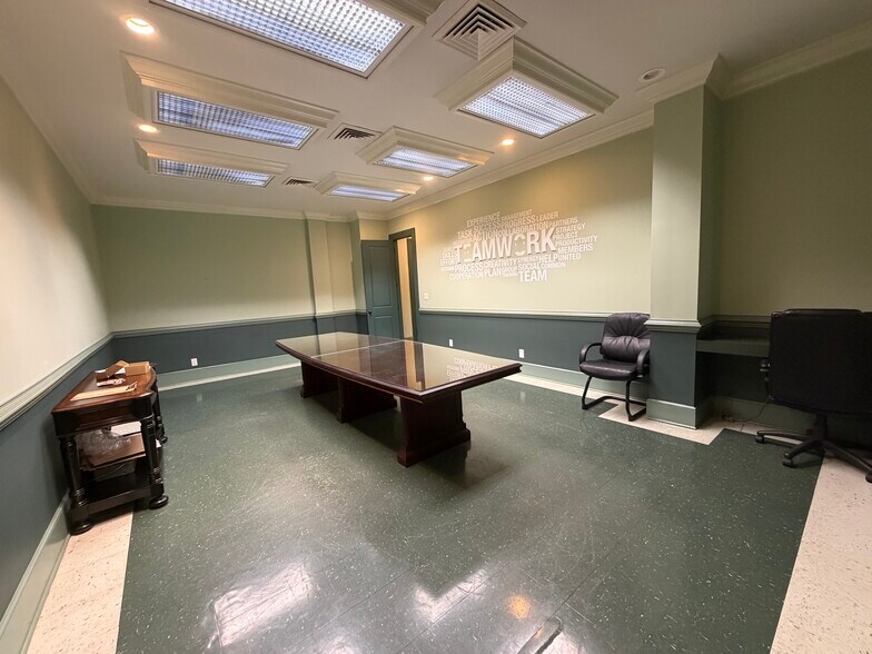 More Photos Of 2 Hummingbird ln, Eufaula Manufacturing For Lease