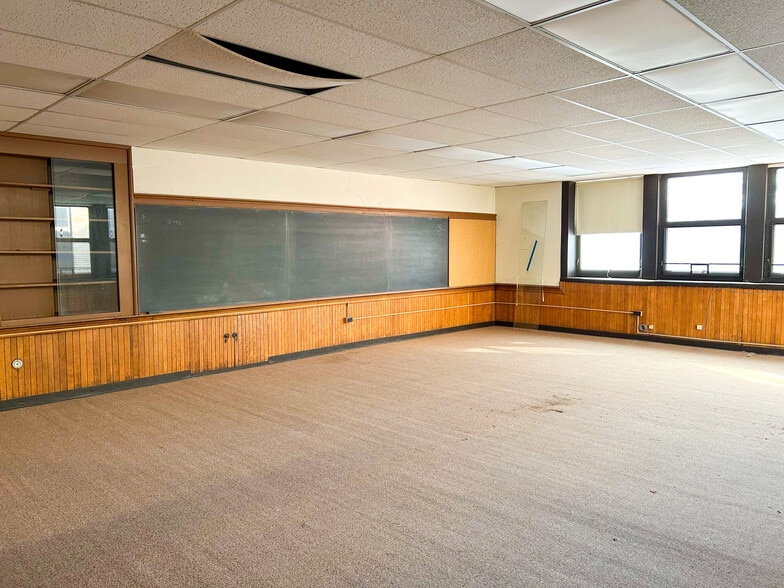 More Photos Of 1101 E 2nd St, Jamestown Schools For Sale