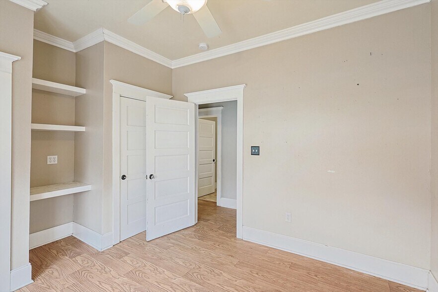 More Photos Of 111 S Pine St, Roanoke General Retail For Sale