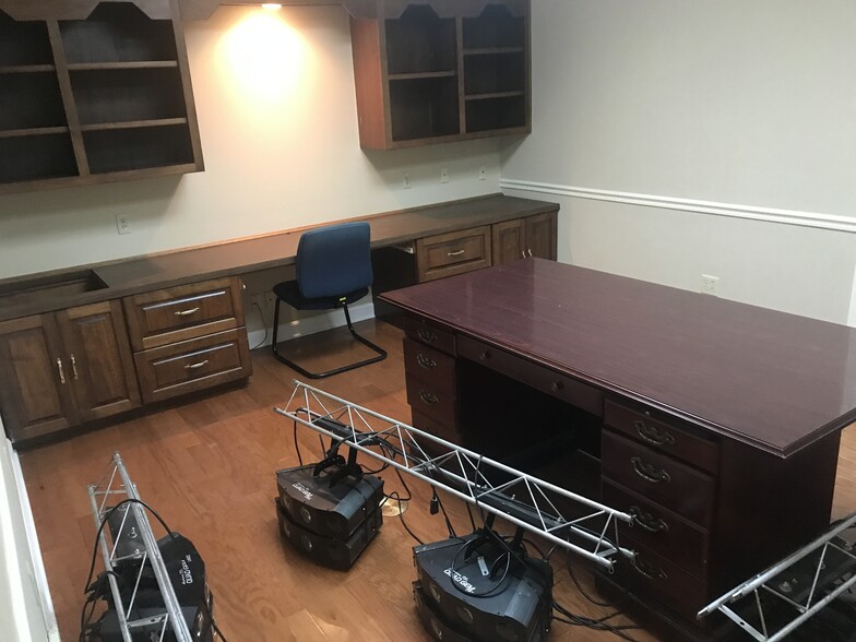 More Photos Of 8727 Northwest Dr, Southaven Medical For Lease