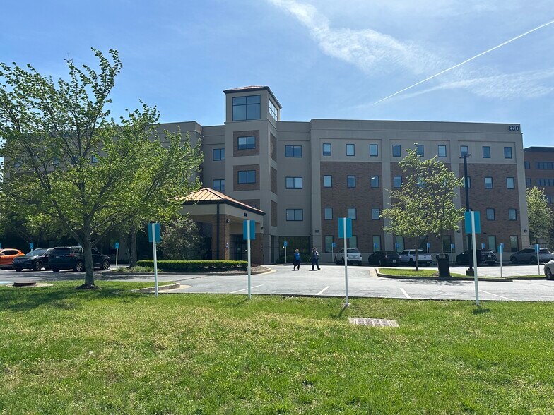 More Photos Of 160 N Eagle Creek Dr, Lexington Medical For Lease