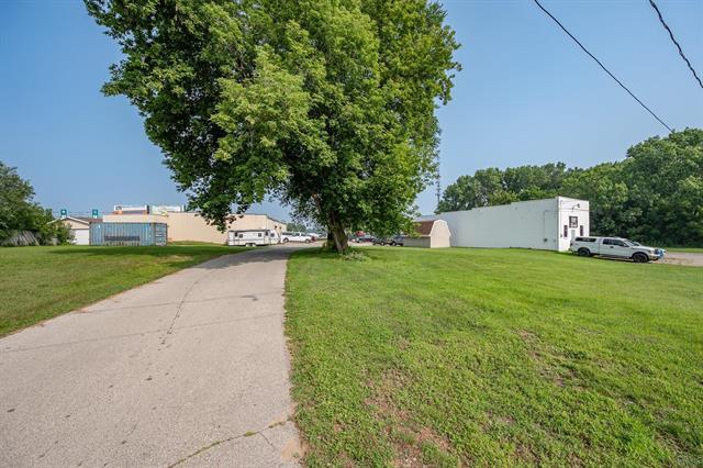 More Photos Of 1006 Velp Ave, Green Bay Freestanding For Sale