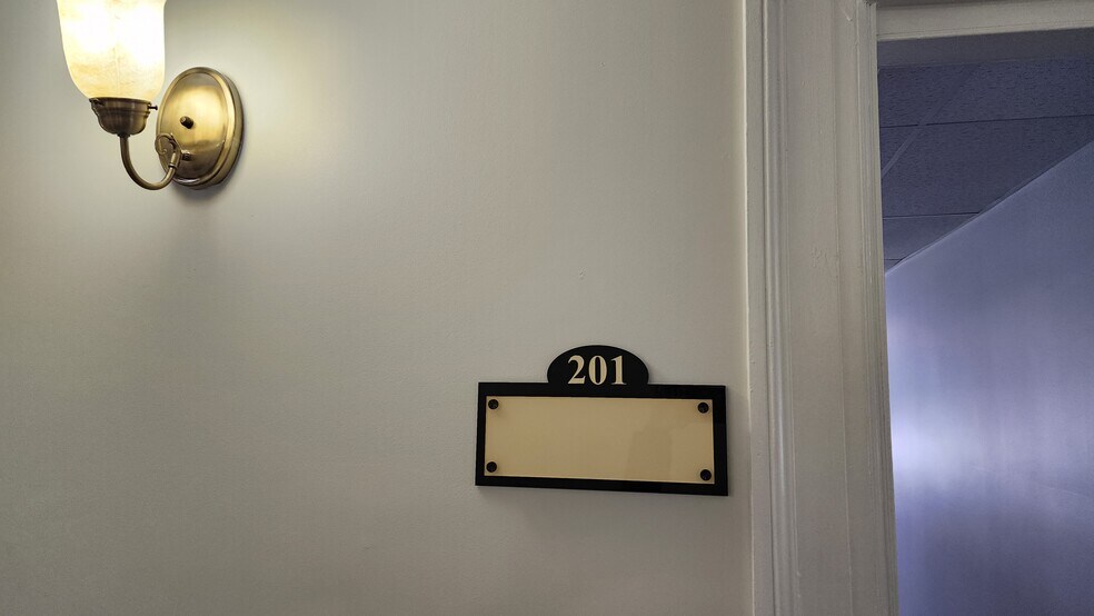 More Photos Of 14-18 Broadway, Taunton Storefront Retail Office For Lease