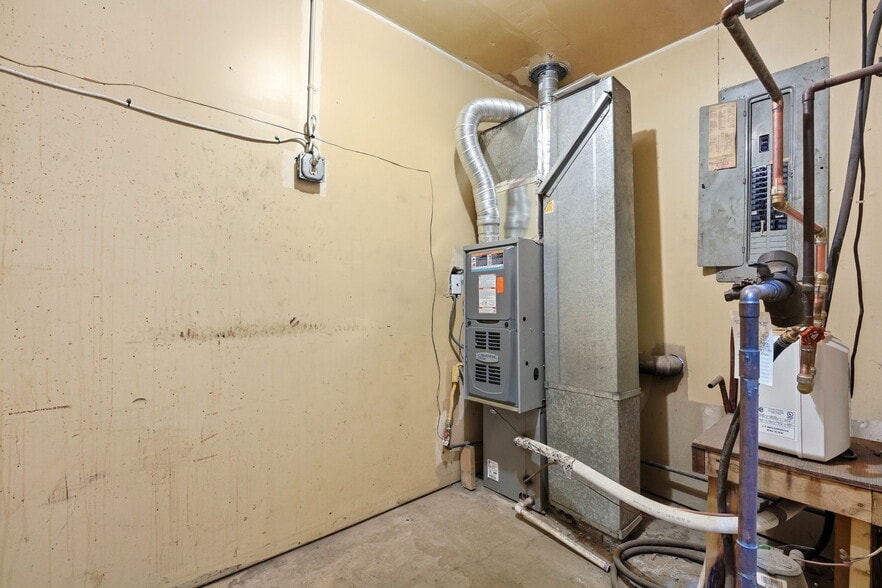 More Photos Of 3435 Kimball Cir, Colorado Springs Service For Lease