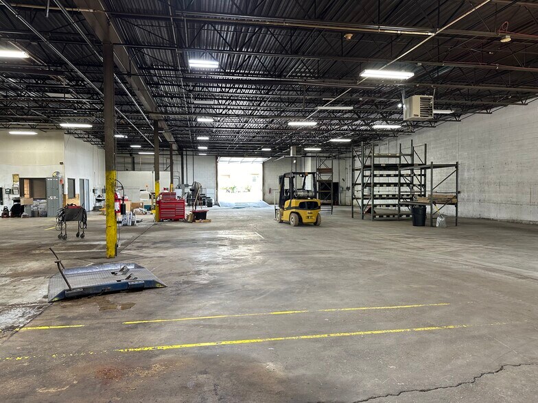 More Photos Of 305 Hankes Ave, Aurora Warehouse For Sale