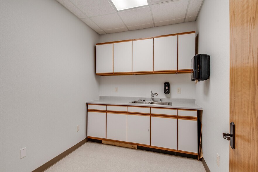 More Photos Of 512 5th St, Berthoud Office For Lease