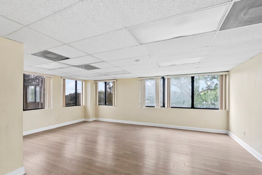 More Photos Of 3201 Griffin Rd, Fort Lauderdale Loft Creative Space For Lease