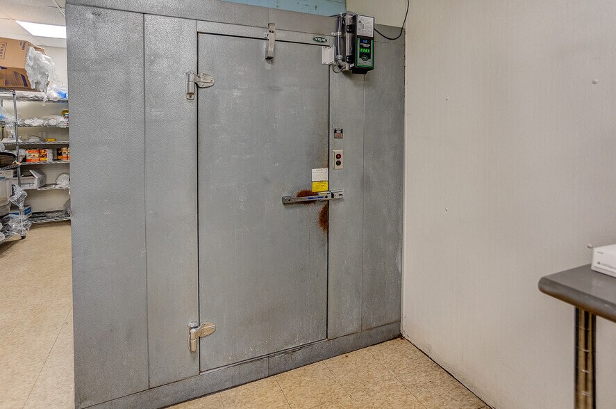 More Photos Of 109 S Park St, Sesser Fast Food For Sale