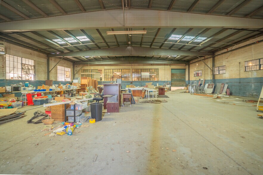 More Photos Of 1209 6th St, Los Banos Storefront For Lease